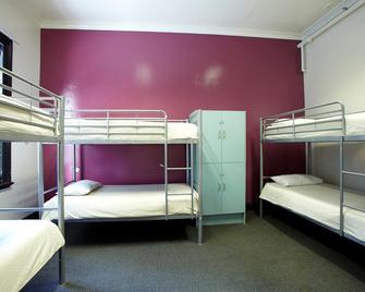 Nomads Brisbane Hostel - Brisbane - Bedroom