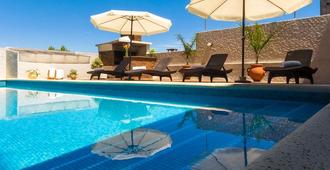 Hotel Royal - Colonia del Sacramento - Bể bơi