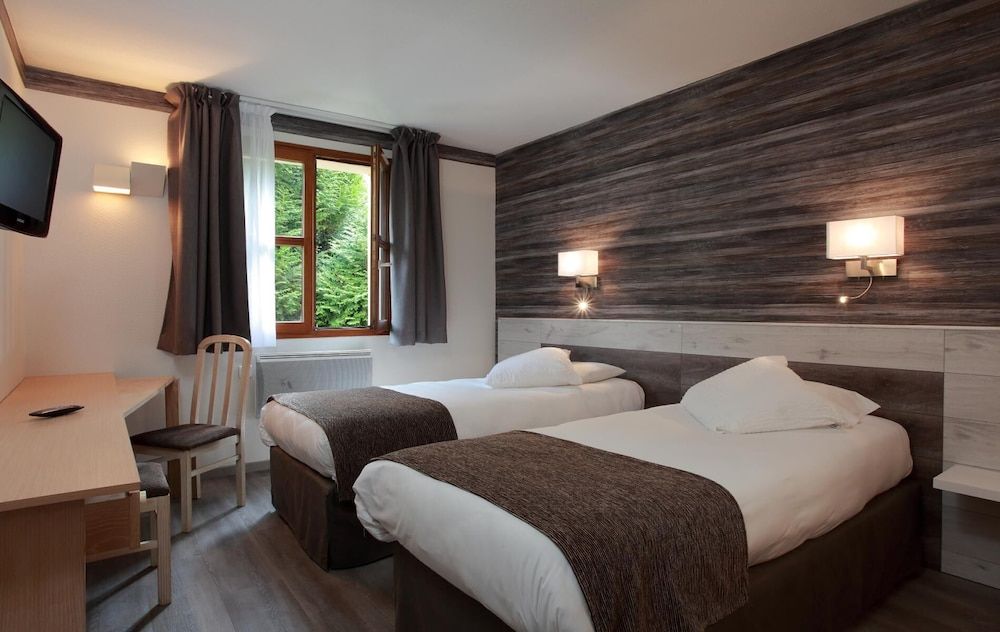 Logis Le Luth - Mirecourt - Habitación