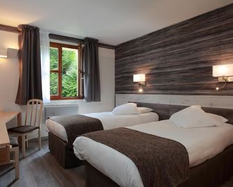 Logis Le Luth - Mirecourt - Schlafzimmer