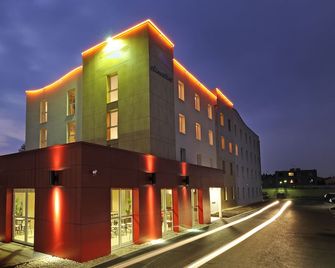 Hotel Clermont Estaing - Clermont-Ferrand - Building