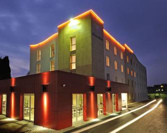 Hotel Clermont Estaing - קלרמו פראה - בניין