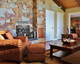 Luxury near Gateway to Mt Rainier and National Forests. Veteran Owned. - Enumclaw - Sala de estar