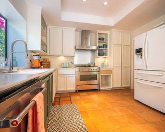 Tennis Court, Private Pool & Spa- Villa Oasis - Palm Springs - Cocina