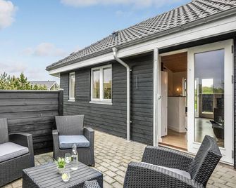 Four-Bedroom Holiday Home In Skjern - Skjern - Patio