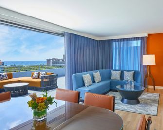 Courtyard by Marriott Waikiki Beach - Honolulu - Sala de estar