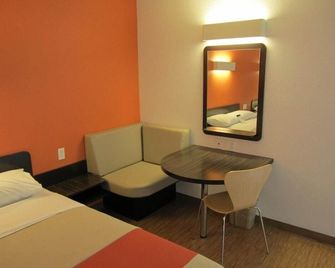 Motel 6 Anaheim CA - Anaheim