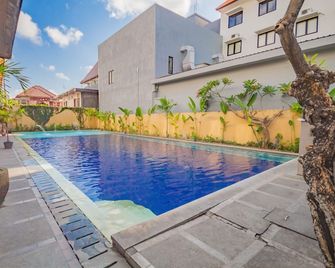 Grand Santhi Hotel - Denpasar - Piscina