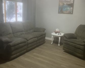 2 Bedroom Centrally Located, Stephenville, Nl - Stephenville - Sala de estar