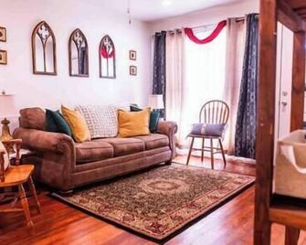 Tinker Afb Okc I-40 Colonial Dorchester Cottage - Midwest City - Huiskamer