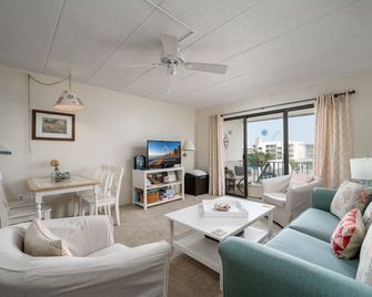 Experience your vacation in this spacious one bedroom condo with an ocean view. - Ocean City - Living room