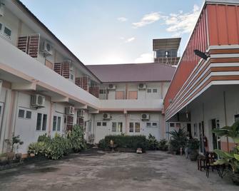 Rungrod Grand Hotel - Nong Bua Lamphu - Edifício