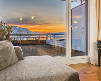 Beautiful Studio Lake View and Castle - Veytaux - Балкон