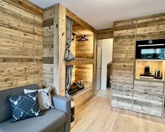 Il Ruscello Mountain Apartment - Madesimo - Obývací pokoj