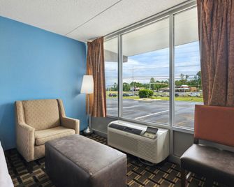 Relax Inn By OYO Greeneville Near Hwy Us-321 - Greeneville - Slaapkamer
