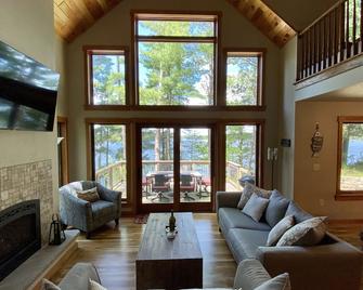 Escape to crystal clear Silver Lake! - Wautoma - Sala de estar