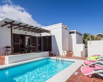 Villa Denise by Villa Plus - Tías - Zwembad