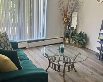 Charming Overlook 1BR- Quiet, Clean, and Comfortable - Cleveland Heights