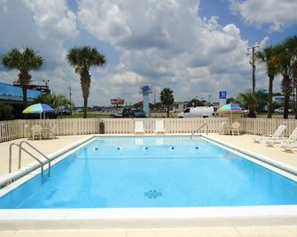 Motel 6 Pensacola West - Pensacola - Piscina