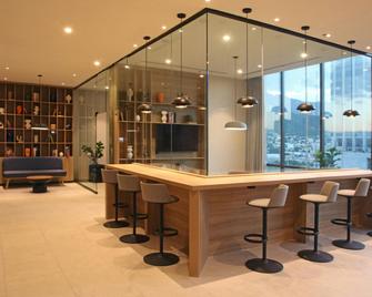 City Express Plus by Marriott Monterrey Centro - Monterrey - Bar