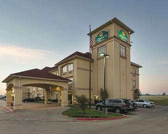 La Quinta Inn & Suites by Wyndham Alvarado - Alvarado - Building