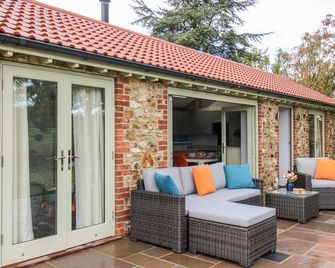 The Cosy Cowshed - Axminster - Patio