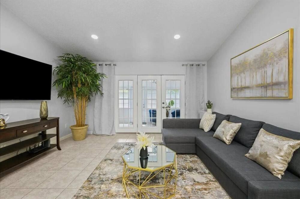 Sunny Florida home with a pool - جاكسونفيل (فلوريدا) - غرفة معيشة