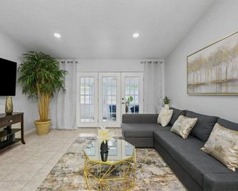 Sunny Florida home with a pool - Jacksonville - Oturma odası