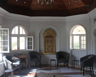 Cairwan Hotel - Karak - Living room