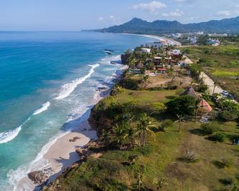 Hermosa cabaña sobre Risco - Punta de Mita - Playa