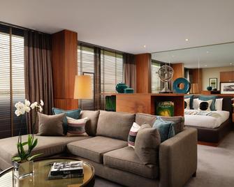 Aviator Hotel - Farnborough - Living room