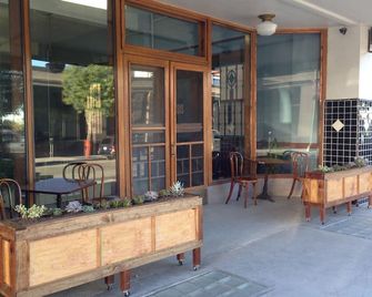 Gardner Hotel & Hostel - El Paso - Patio