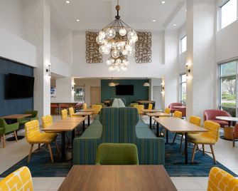 Hampton Inn & Suites by Hilton Sacramento-Airport-Natomas - Sacramento - Lobby