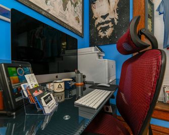 Berrodin Bed & Breakfast - Akron - Business center