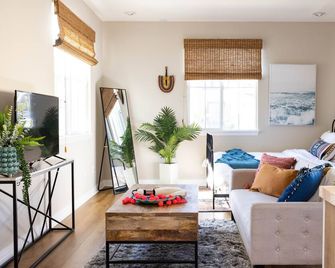 Adorable studio with easy parking on the street. - San Diego - Sala de estar