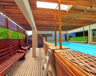 Waterland Suites - פאראמאריבו - בריכה
