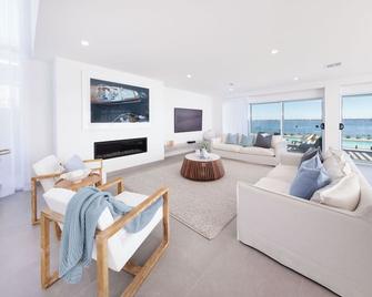 Luxury Lake House - Yarrawonga - Obývací pokoj