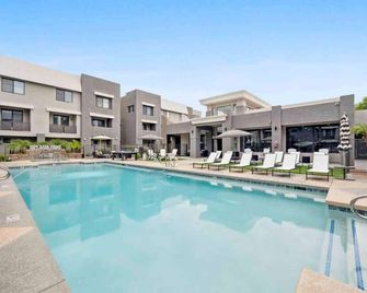 Glendale CozySuites - Westgate with pool 10 - Glendale - Pool