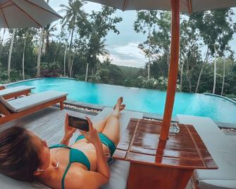 Meket Bungalows - Nusa Penida - Pool