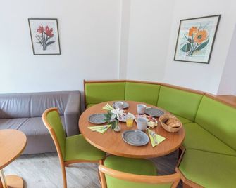 Vacation apartment near St. Englmar and leisure parks in the Bavarian Forest Village - Neukirchen bei Bogen - Restaurante