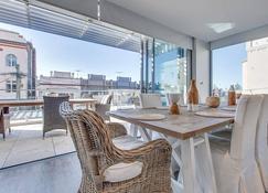 Coogee Bay Penthouse- L'abode Accommodation - Coogee - Dining room