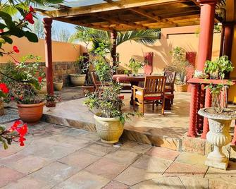 Effie Mountain View Halona Villa - Roche Caiman - Patio