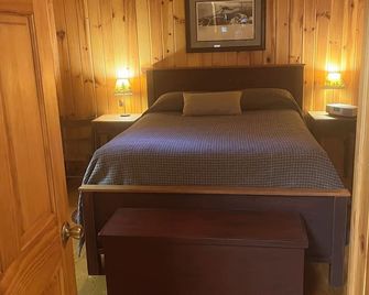 Just Country at Do Drop Inn Cabin Rentals - Fancy Gap - Bedroom