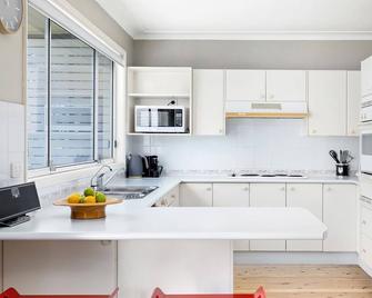 Bay Escape - Nelson Bay - Kitchen