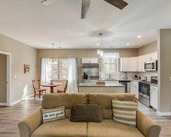 Bright Kingston Springs Home Less Than 22 Mi to Nashville - Kingston Springs - Sala de estar