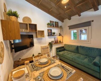 Casita El Espinar Jacuzzi - El Espinar - Essbereich