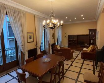 Family apartment in the city center, enjoy activities and natural surroundings. - Alcoi - Dining room