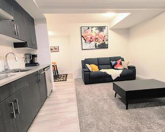 Luxury Modern 2-Bedroom Suite - Airdrie - Kitchen