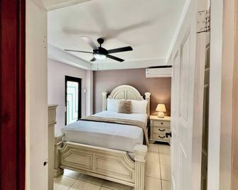 Pineridge Hideaway 1 Bedroom Apartment #1 - Arouca - Bedroom