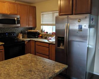 Spacious 4-bedroom house in amazing Denver DTC area close to lots of amenities - Denver - Cozinha